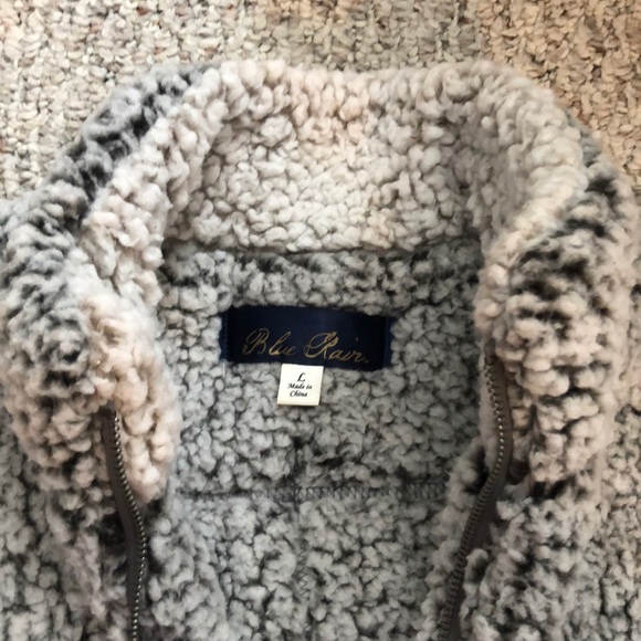 Gray Furry Vest size L from Francesca’s Boutique - Picture 2 of 3